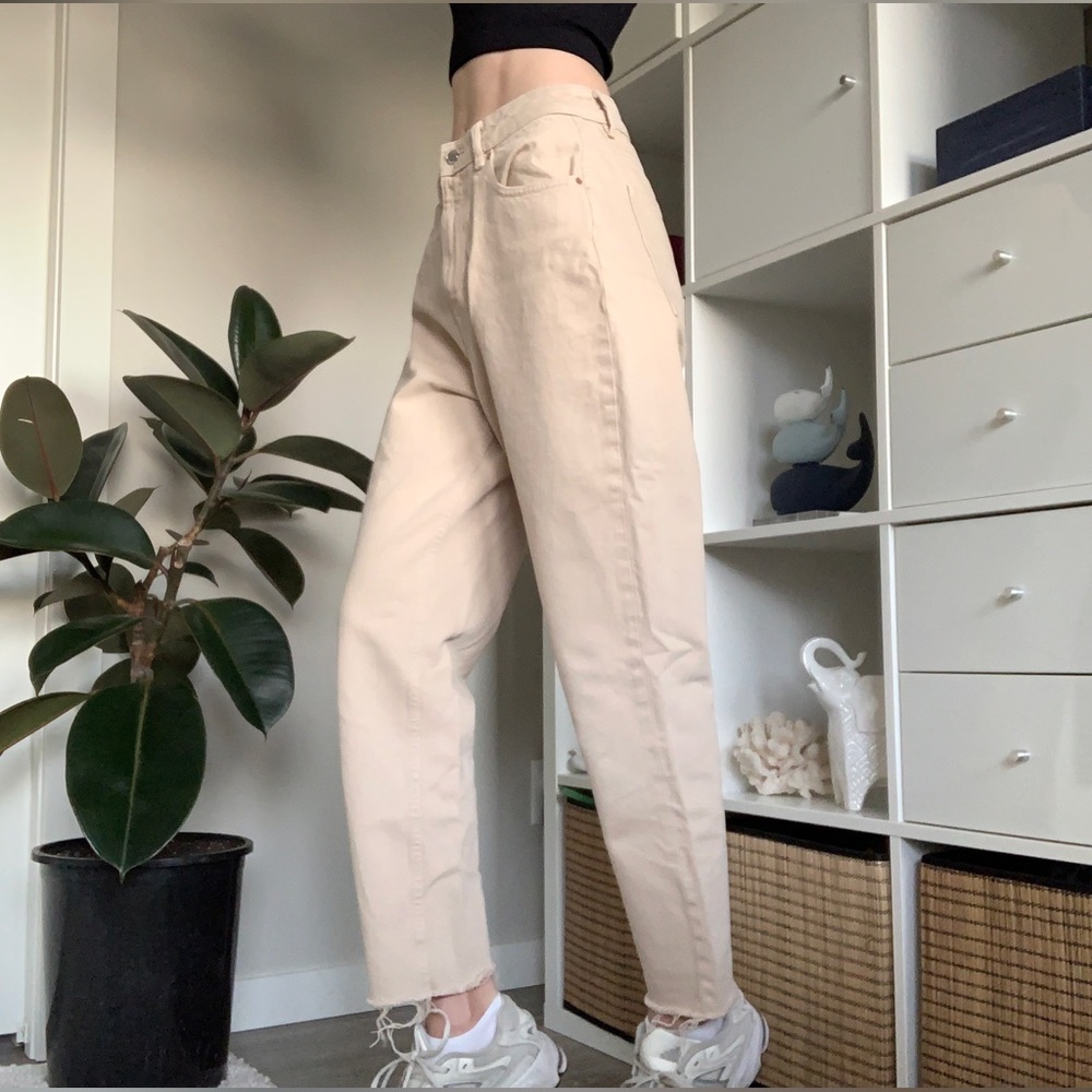 ZARA HIGH WAISTED MOM FIT JEANS